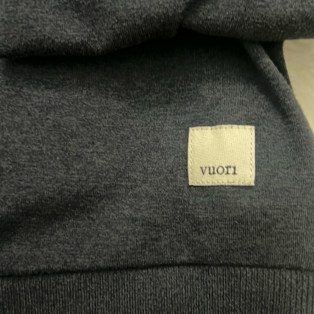 Vuori Black Heather Daydream Crew Long Sleeve size small - Picture 2 of 6